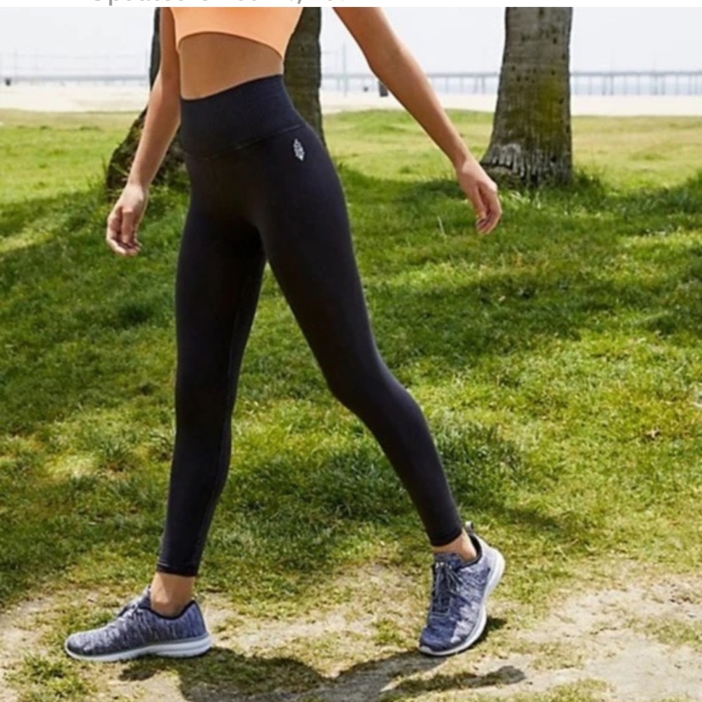 Free People Movement Solid Black Leggings NWT M-L Pull On Stretchy Gym